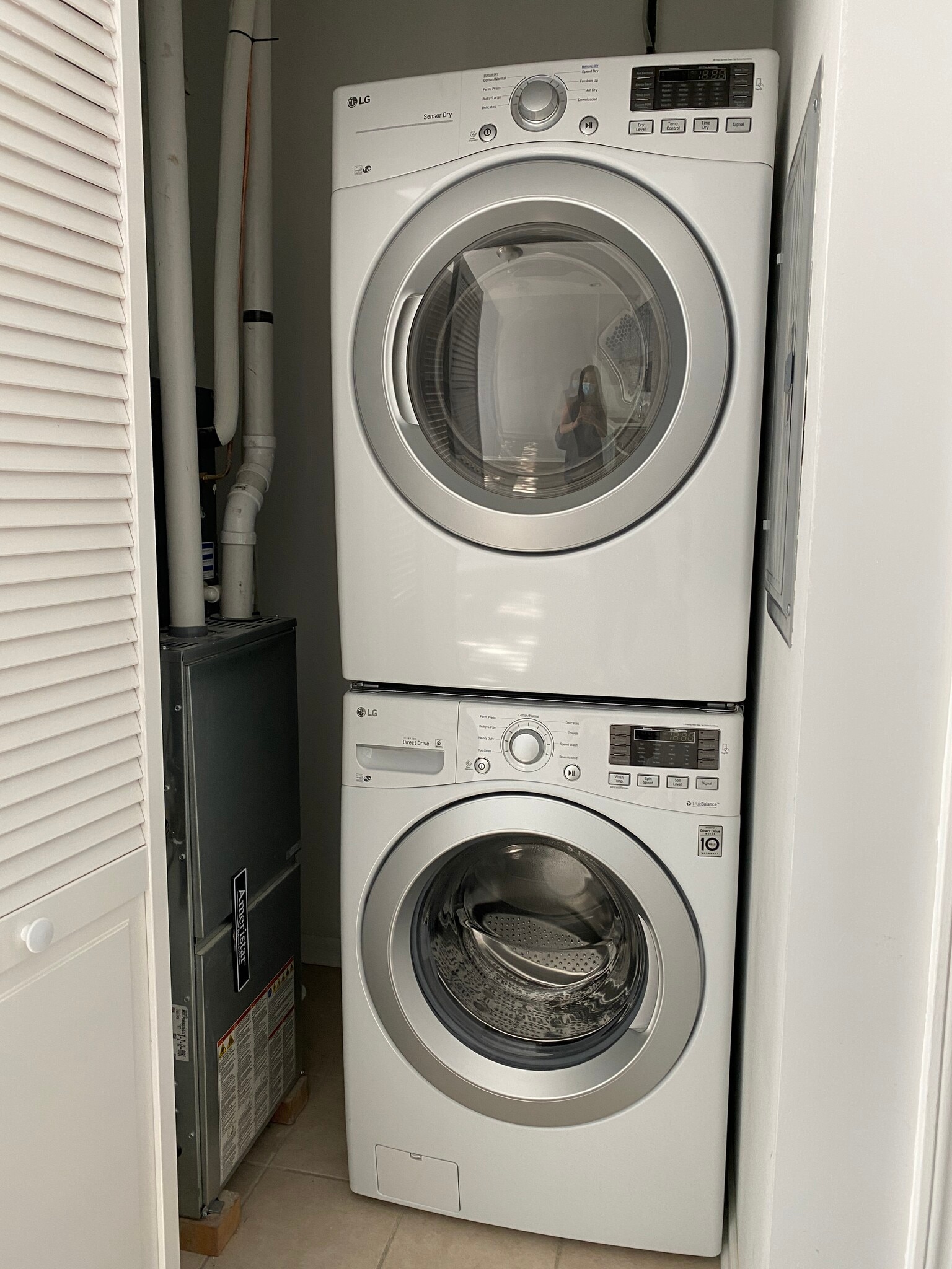 Building Photo - 2893 S Archer Ave