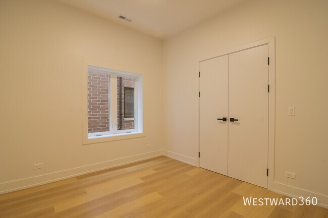 Building Photo - 2046 W Washington Blvd