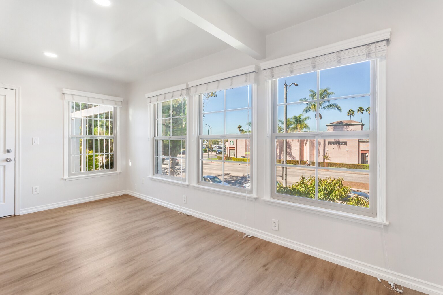 Building Photo - 630 E San Antonio Dr