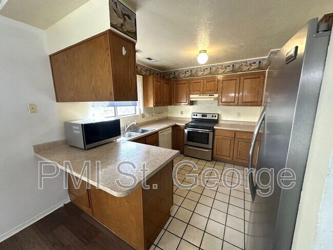 Building Photo - 3059 Bayberry Cir