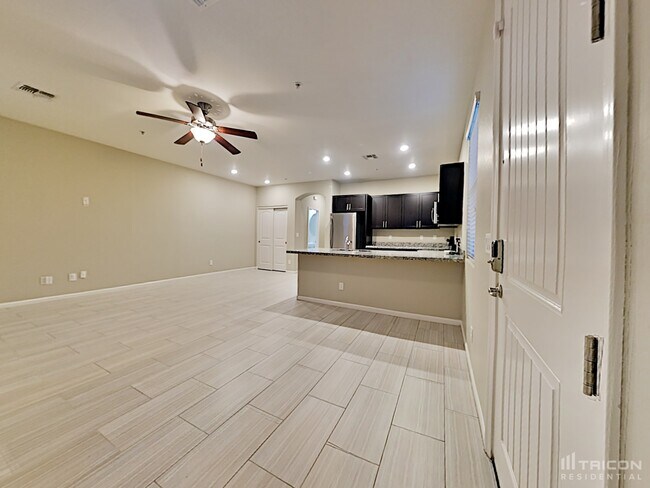 Building Photo - 12560 W Hummingbird Terrace