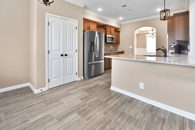 Building Photo - Pet Friendly Four Bedroom!