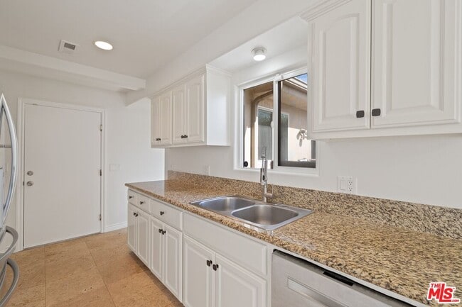 Building Photo - 4128 W 122nd St