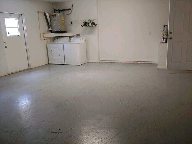 Building Photo - 5549 W Oak Park Blvd