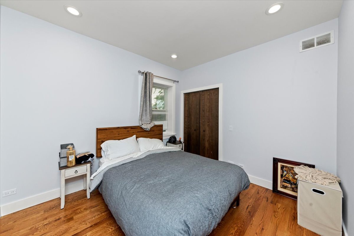 Building Photo - 4912 N Washtenaw Ave