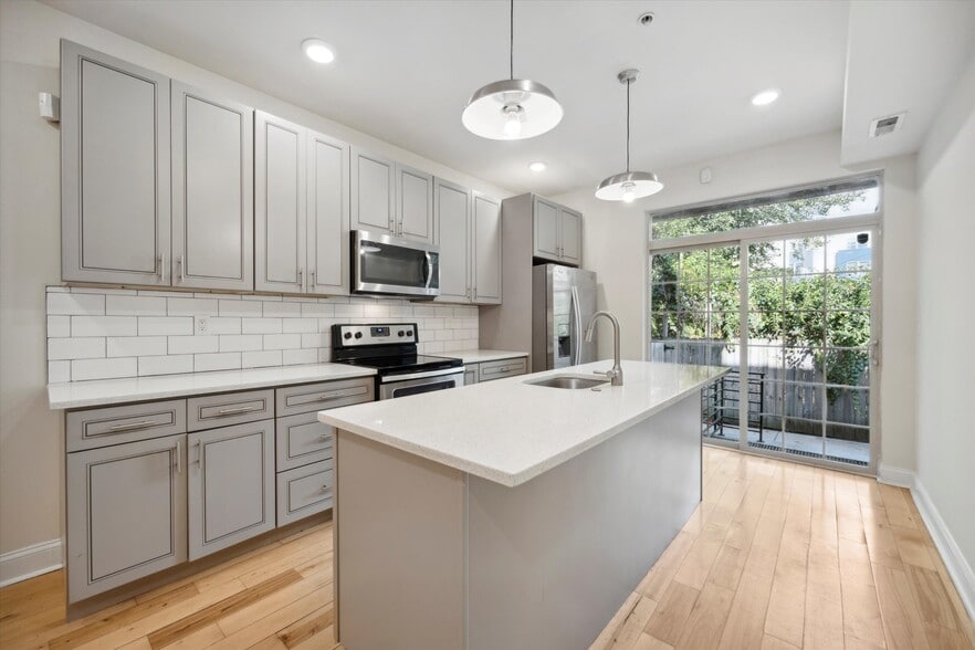 Building Photo - 1825 N Bouvier St