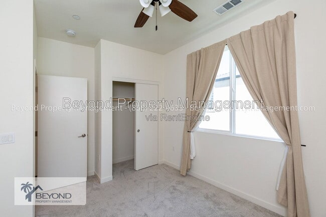 Building Photo - 5461 Seacliff Pl