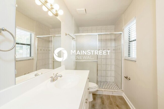 Building Photo - 3 Bedroom Pet-Friendly Home in Fort Myers, FL with Main Street Renewal