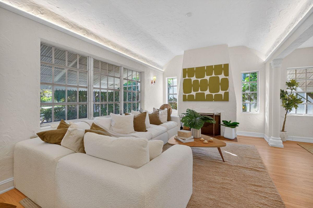 Building Photo - 1305 Alhambra Cir