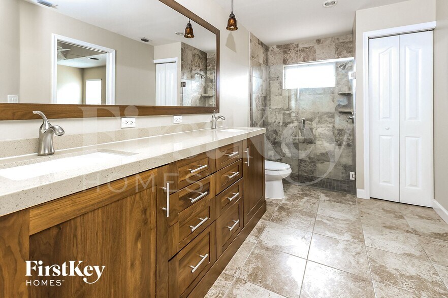 Building Photo - 6484 Robinson St