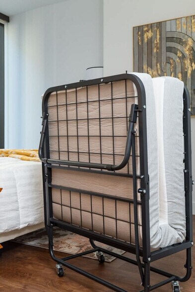 Building Photo - 101 Main St