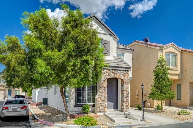 Building Photo - Beautiful Home in Lamplight Gardens at Silverado gated community