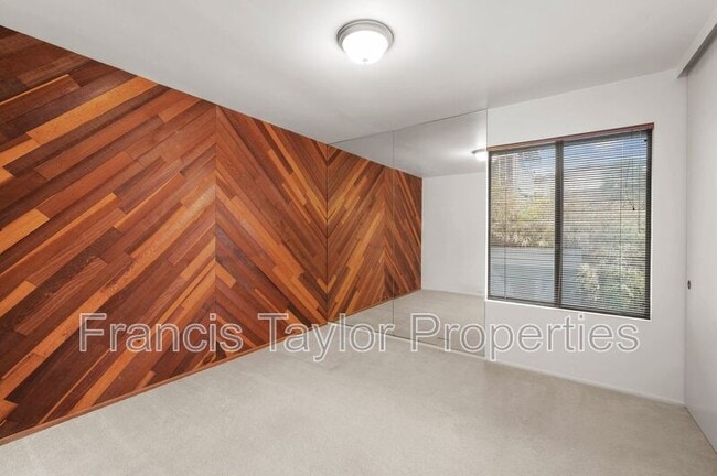 Building Photo - 2250 Vista Grande Dr