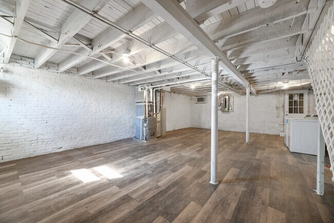 Building Photo - 3 Bedroom Rowhome- Baltimore City