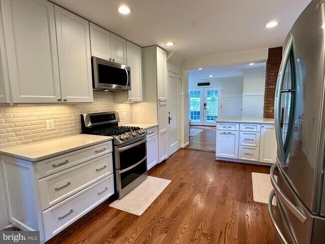 Building Photo - 3004 Marshall St