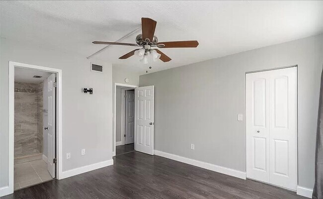 Building Photo - Remodeled 2BD/2BTH Condo Palm Harbor Condo...