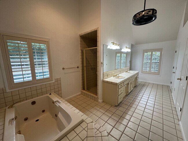 Building Photo - Entertainer delight rental home located in ''The Lakes'' subdivision coming soon!