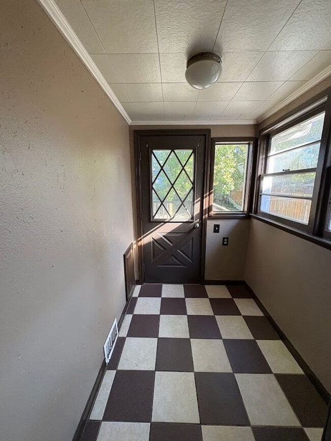 Building Photo - Four bedroom 2 full bath home for rent