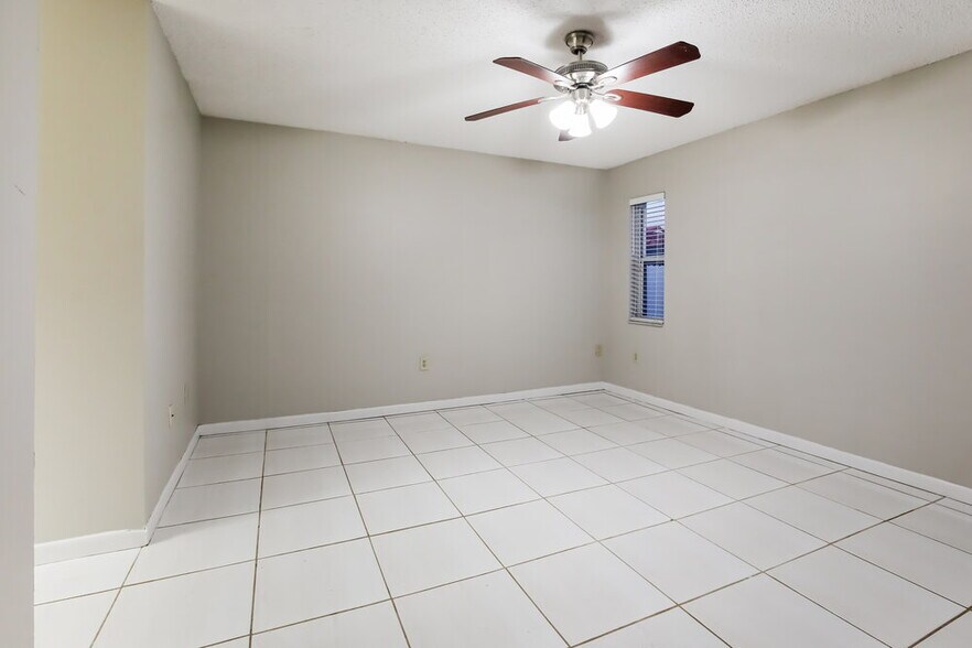 Building Photo - 1739 SW 138th Ave