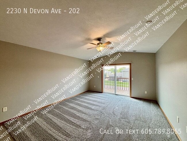 Building Photo - 2230 Devon Ave
