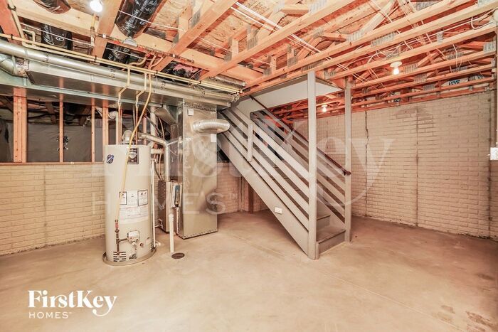 Building Photo - 423 Triple Crown Way