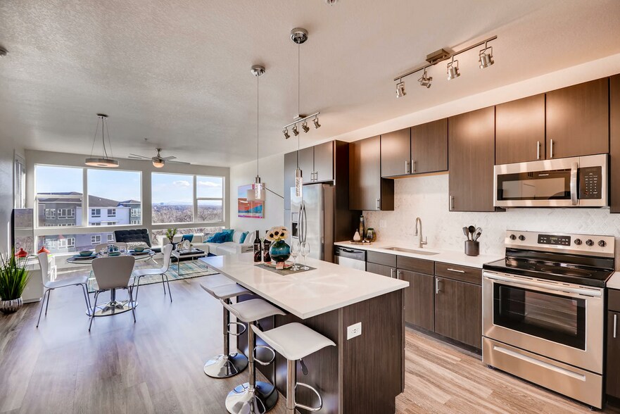 Primary Photo - High Line Pointe