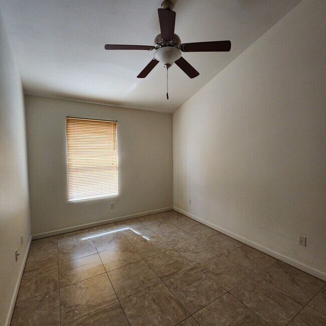 Building Photo - 1915 Lacywood