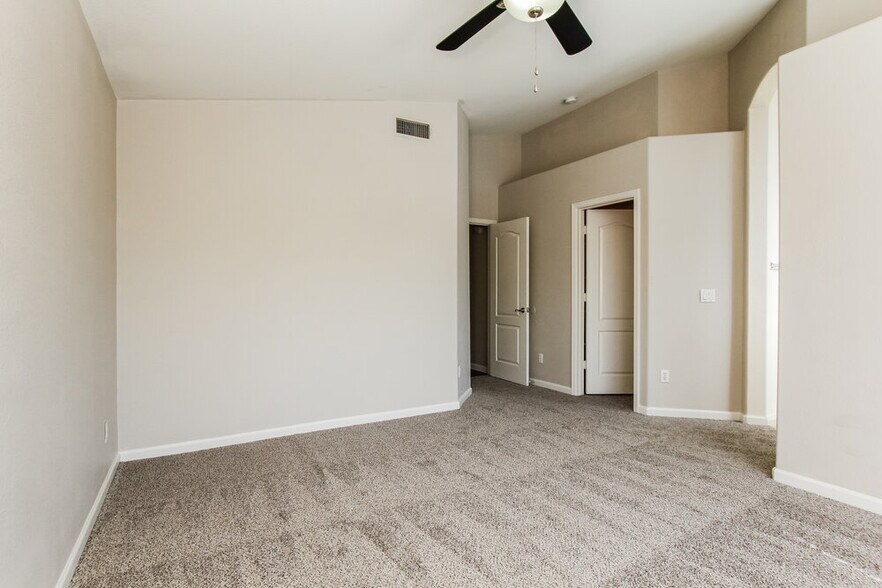 Building Photo - 8547 W Laurel Ln