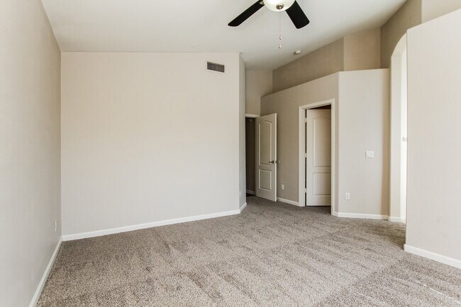 Building Photo - 8547 W Laurel Ln