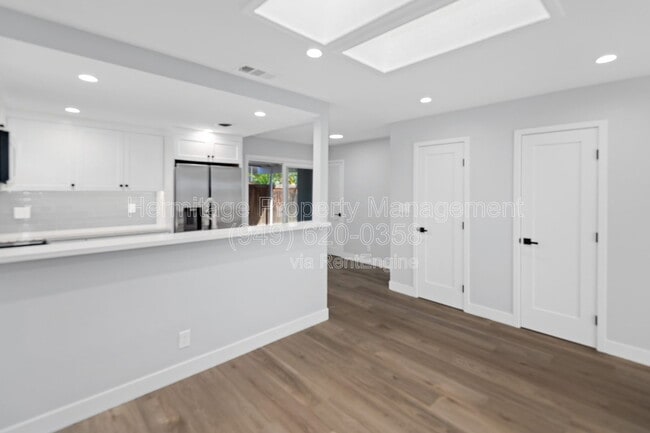 Building Photo - 1199 E 1st St