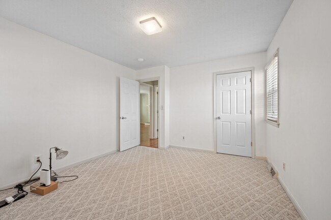 Building Photo - 3 Bedroom House in Forest