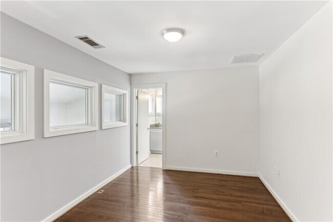 Building Photo - 1385 Stirling Cir NW