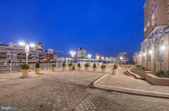Building Photo - 100 Harborview Dr