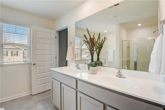 Building Photo - 257 Bur Oak Bend