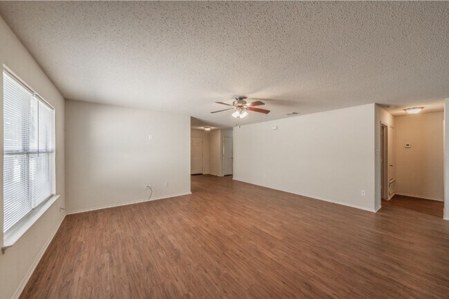 Building Photo - 10325 Bear Hollow Dr