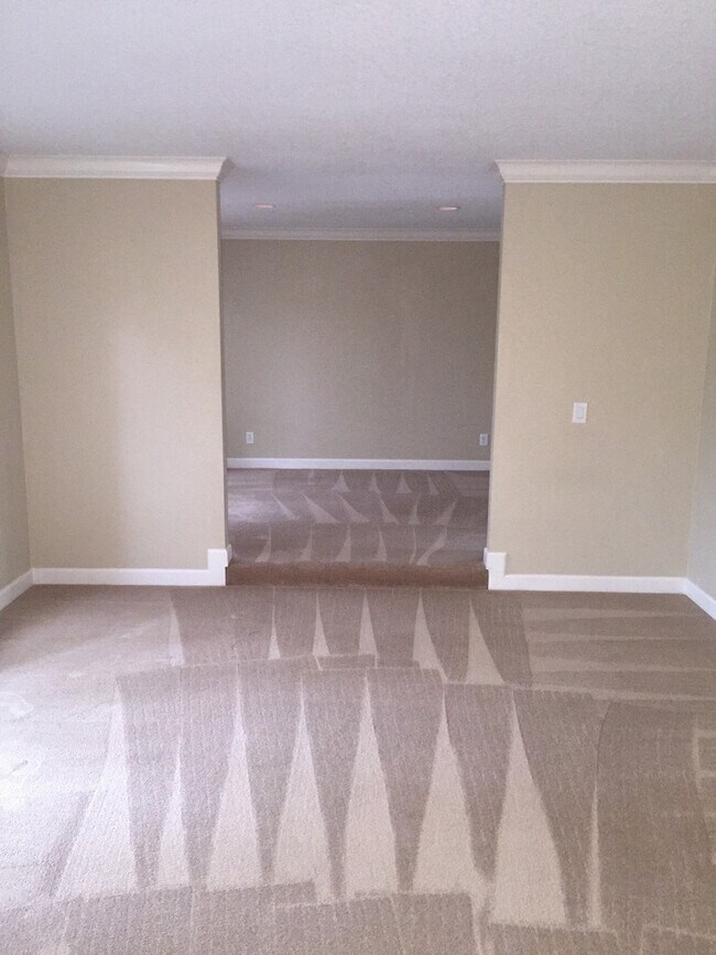 Building Photo - 3 B/R 2.5 BA-Beautiful Home in Nice Yuba City Neighborhood AVAILABLE NOW