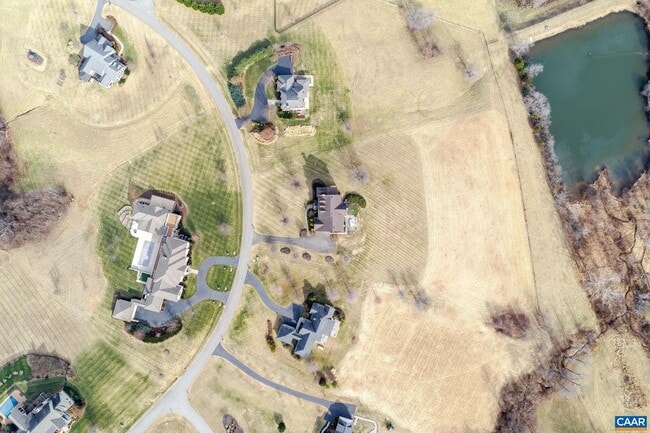 Building Photo - 585 Ragged Mountain Dr