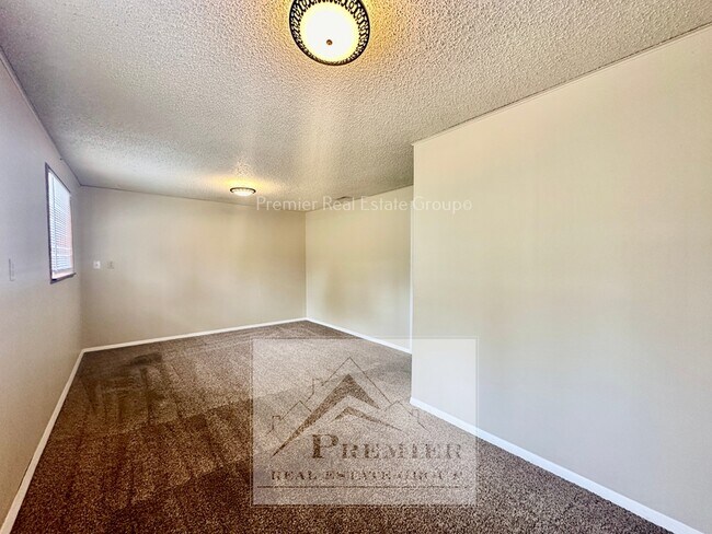 Building Photo - 6873 Metropolitan St