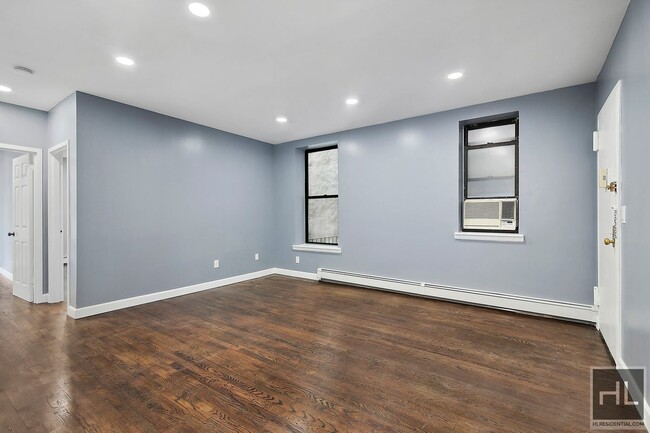 Building Photo - Renovated 2 BR, Dishwasher, Elevator and L...