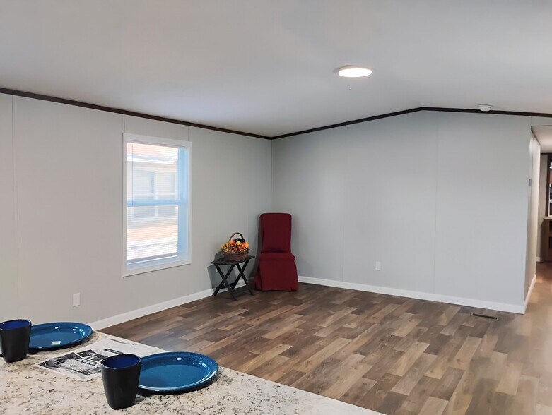 Building Photo - 111 Rainbow Dr