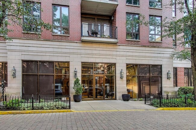 Building Photo - 343 W Old Town Ct