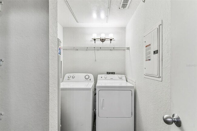 Building Photo - 2421 W Horatio St