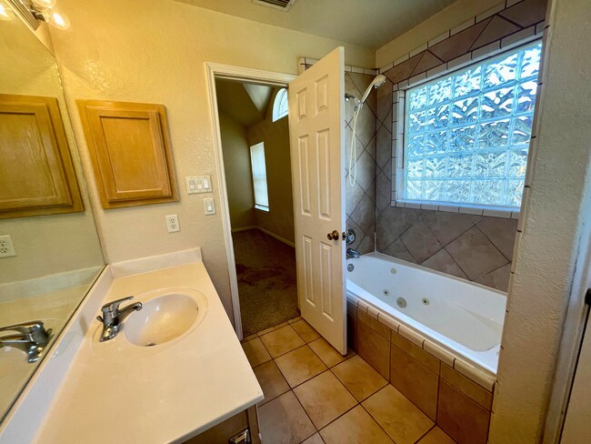 Building Photo - Beautiful 3 Bedroom Home Near Brooks City Base in South San Antonio