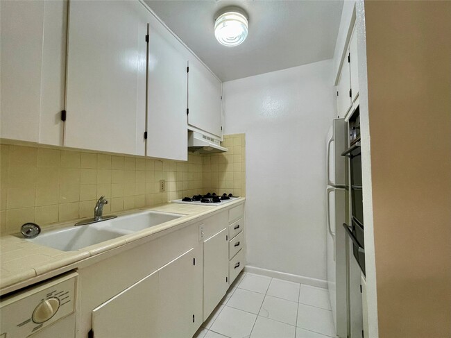 Building Photo - 3420 Mt Vernon St