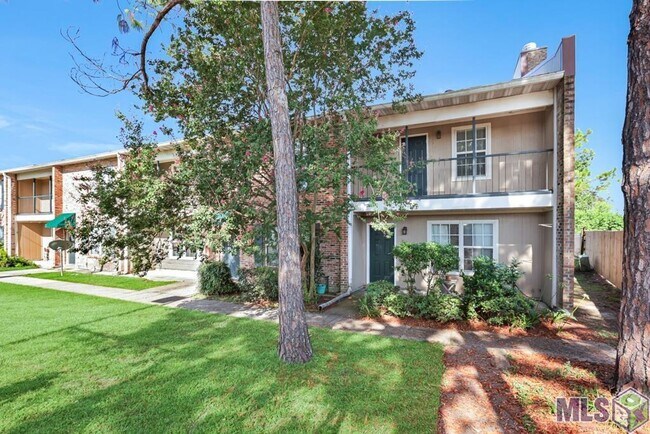 Building Photo - 2 Bedroom Townhome  |Community Pool