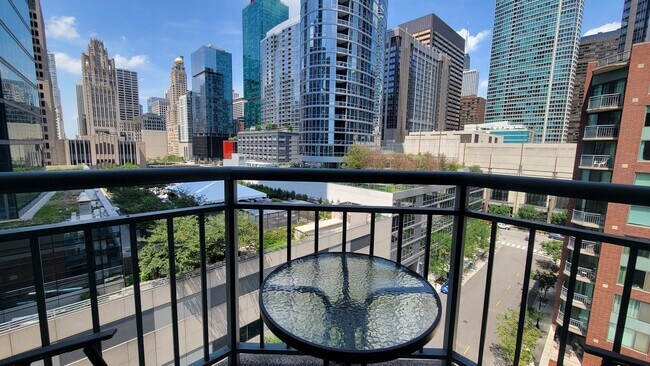 Building Photo - 440 N McClurg Ct
