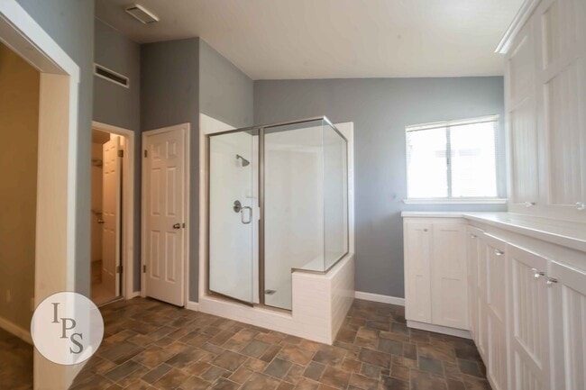 Building Photo - North Fresno Home, 3BR/2BA, Built 1991 – w...