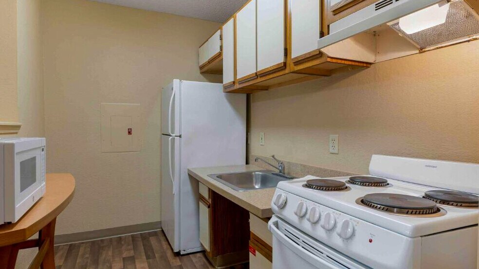 Building Photo - 5830 Westpark Dr