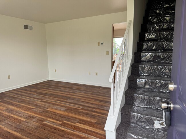 Building Photo - 1627 Blue Jay Dr