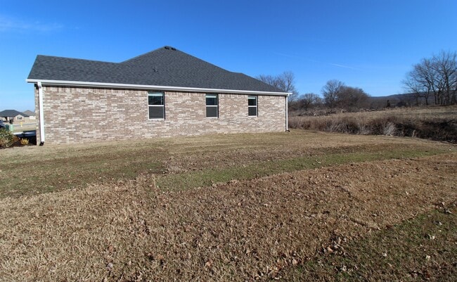 Building Photo - 588 Utah Ave